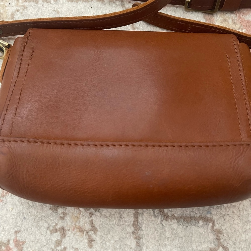 Portland Leather Tan Crossbody Bag - Picture 3 of 6
